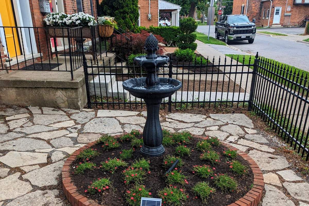 Century Home Landscape: Fountain