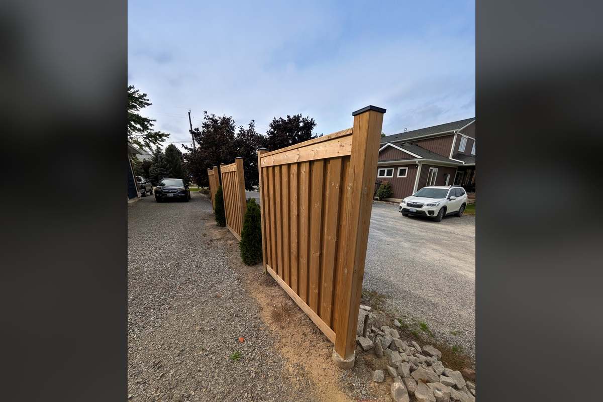 Privacy Fence: Capped