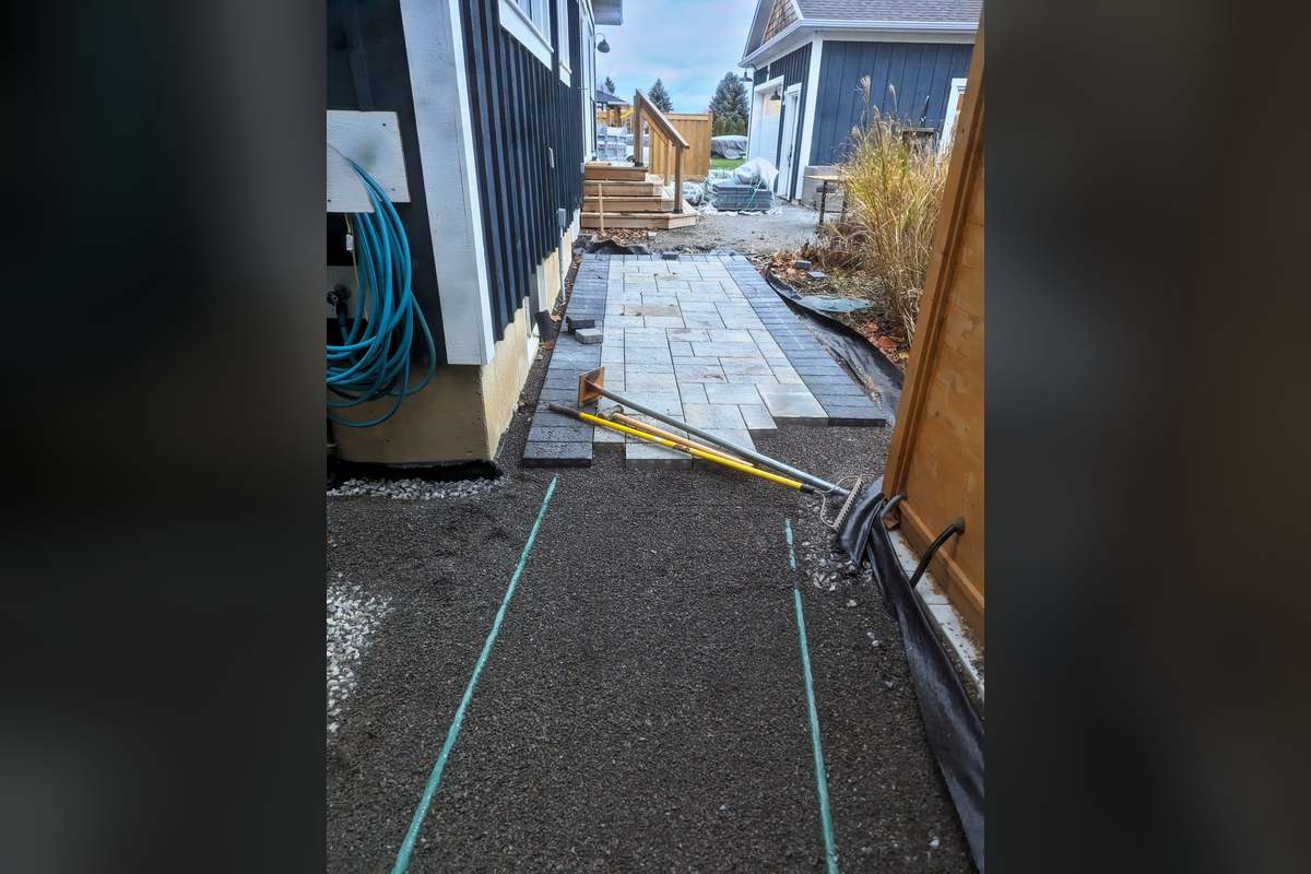 Sauna Walkway: Border